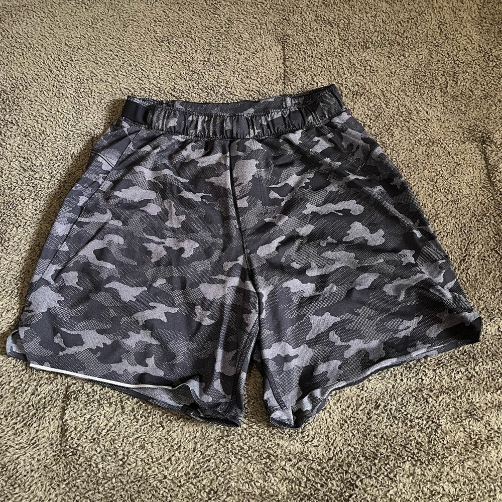 Lululemon surge shorts w/ liner, size small, black camo